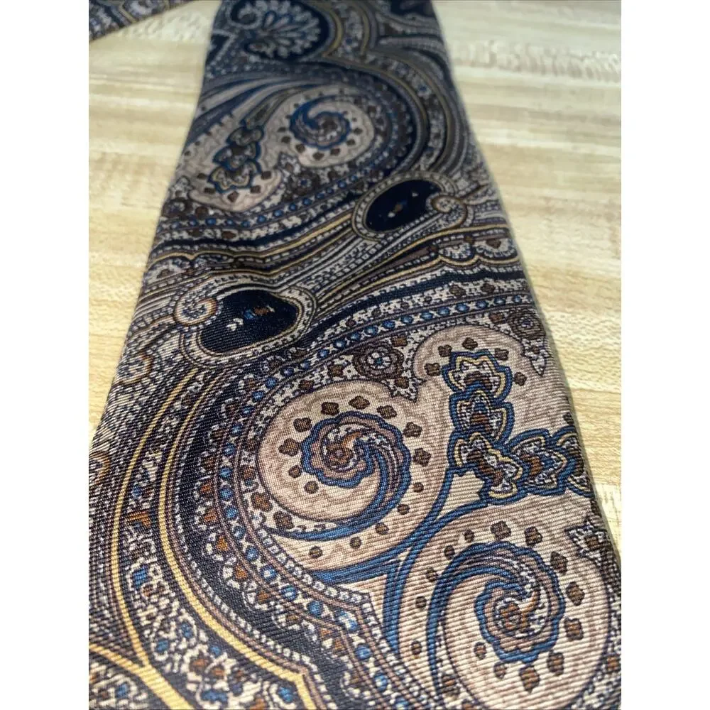 Liberty Of London Brown 100% Silk Made In USA Necktie Tie Vintage 58